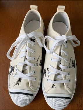 Burberry Kingly off-white Canvas Low-Top Sneakers - good condition